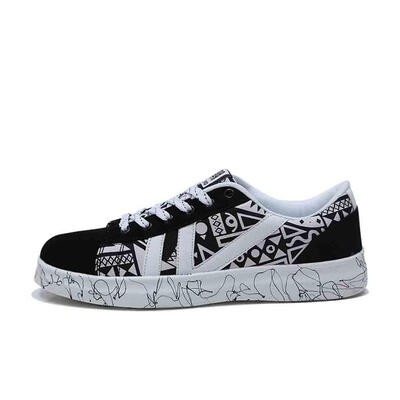 

New casual Men Vulcanized Shoes Sneakers Mens Fashion Casual Lace-Up Colorful Canvas Sport Graffiti board Shoes
