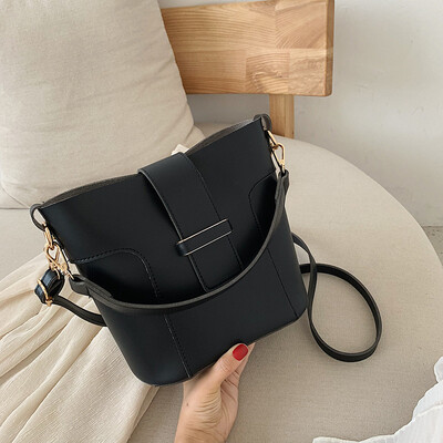 

Qiao Bani 2019 new European&American style fashion simple splicing mother bucket bucket hand bag shoulder diagonal female bag tide