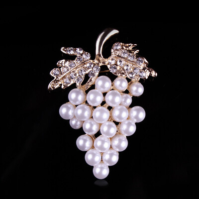 

Fashion Grapes Brooches Gold-color Imitation Pearl Brooch Rhinestone For Wedding Bridal Dresses Hijab Clip Scarf Buckle Pins