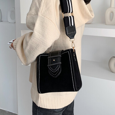 

Autumn retro casual bag female 2019 new Korean version of fashion wild popular broadband single shoulder slung bucket bag
