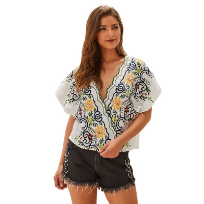 

Early Autumn New Tops White Embroidered Flowers Short Sleeve V-neck Tops