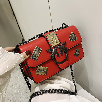 

Qiao Bani 2019 new South Korea ins fashion heavy industry badge chain swallow bag shoulder diagonal trend handbags