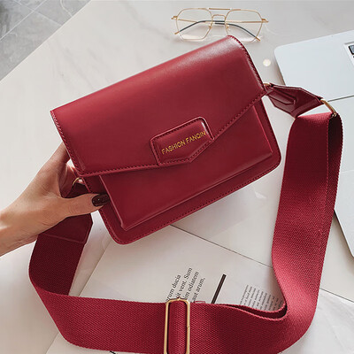

Female 2019 new Korean version of ins super fire temperament Joker small square bag chic fashion shoulder diagonal bag