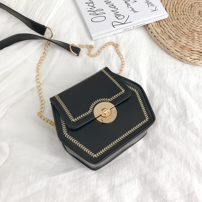 

2019 new texture Messenger bag simple fashion casual shoulder bag female wild embroidery thread hexagonal chain bag