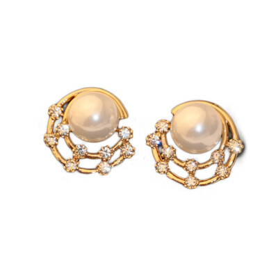 

The 2019 Fashion The Golden Stars Shining Diamond Earrings Pearl Shell Earrings Round Earrings Gifts