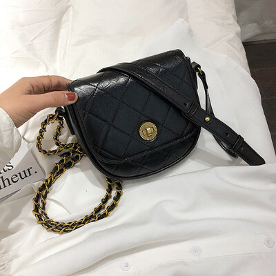 

Qiao Bani 2019 new European&American style fashion simple street shooting solid color rhombic saddle bag shoulder diagonal tide handbag