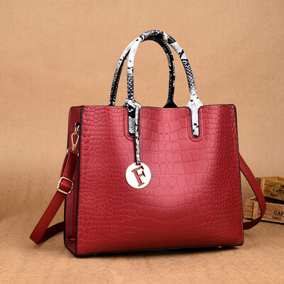 

A womans bag a handbag a big bag a middle-aged mother a fashion a lot of capacity