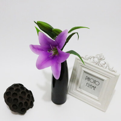 

Real Touch PVE Artificial Lily Silk Decorative Flower for Wedding Decoration Gift Fresh Style Desk Ornaments