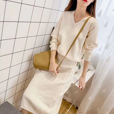 

Knit sweater ladies two-piece suit small fragrance solid color long-sleeved V-neck slimming temperament sweater&skirt suit