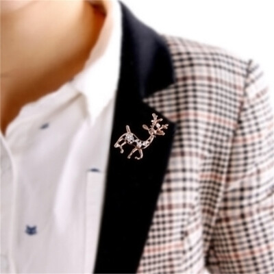 

Tailored Exquisite Hollow Sika Deer Brooch Sparkling Diamonds