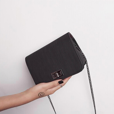 

Fashion Creative New Simple Versatile Cloth Twist Lock Shoulder Messenger Bag