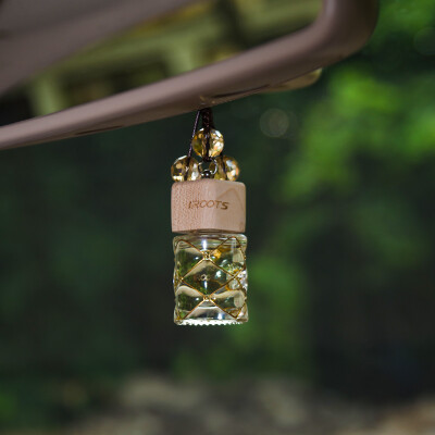 

IROOTS Ai Sisi car-mounted perfume car perfume car pendant pendant essential oil aromatherapy art fragrance Yangchun March fragrance