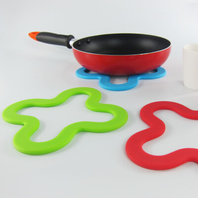 

Pot Pad Cross Silicone Trivet Non Slip Heat Resistant Pad for Everyday Kitchen Basic Spoon Rest Coaster(Random Color