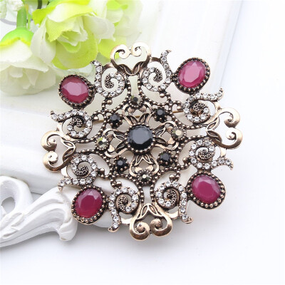 

Turkish Brooch Symmetric Arabesque Women Jewelry Antique Gold Color Broches Resin Brooches Ladies Hijab Scarf Pins Cap Badge