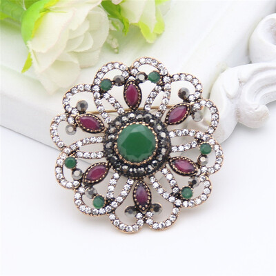 

Vintage Турецкие женщины Круглый цветок Дамаск Роуз Брошь Pin Полые смолы ювелирные изделия Античный золотой цвет Аравия невесты Ш