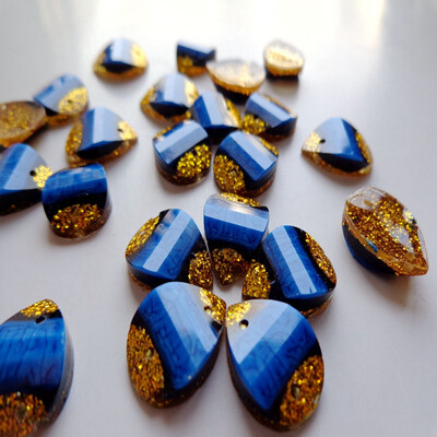 

100pcs Новый тип способа сшит на rhinestones каплевидная форма 10 * 14 мм flatback глубокий синий / золотой 2 отверстия камень камень кристалл для платья