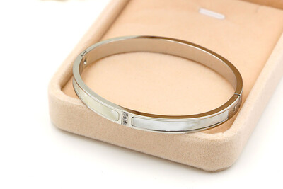 

Korean Couple Bracelet 18K Rose Gold Three Diamond White Shell Bracelet Womens Couple Gold Brace Natural Diamond Bracelet