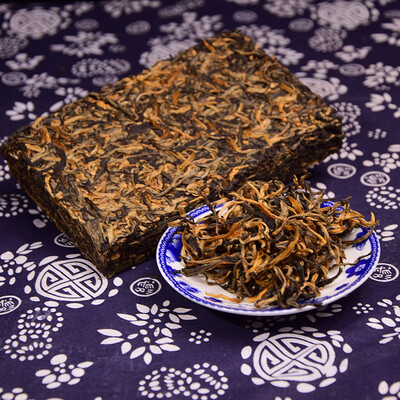 

Fengqing Honey Golden Buds Dianhong Dian Hong Yunnan Gold Black Tea Brick 250g