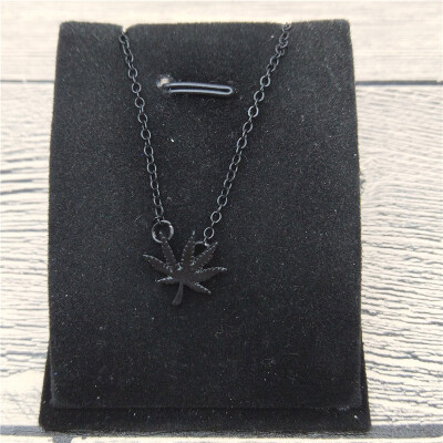 

New Weed Leaf Necklace Trendy Style Weed Leaf Pendant Necklace Women Fashion Plant Jewellery