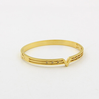 

The new hollow six small diamond V letter bracelets fashion titanium steel bracelet with a decorative tide female bracelet