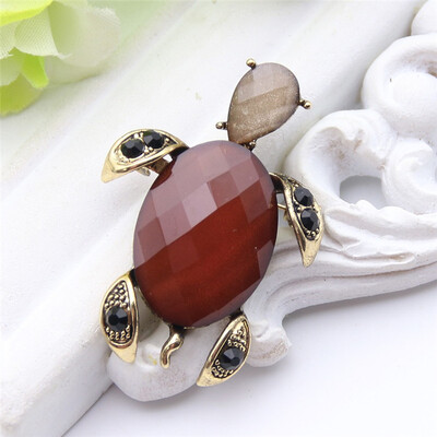 

Exquisite Big Crystal Sea Turtles Brooch Pins For Women Blue Animal Jewelry Antique Gold Color Scarf Lapel Pins Casual Brooches