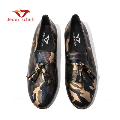

New camouflage Genuine Leather mens loafers Handmade fashion men leather tassel shoes smoking slippers