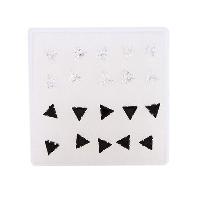 

New Lady 1 Box 10 Pairs of Triangle Shapeirc Zon Earrings EAR Stick Black&White