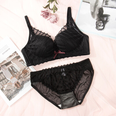 

Xia Weifang lace stripe gather adjustment underwear comfortable no trace no rims ladies bra set 52481 black B75