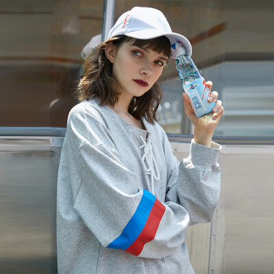 

PASS2018 autumn woven collar long sleeve t-shirt female gray lips print strange girl jacket tide 6830111222 flower gray L