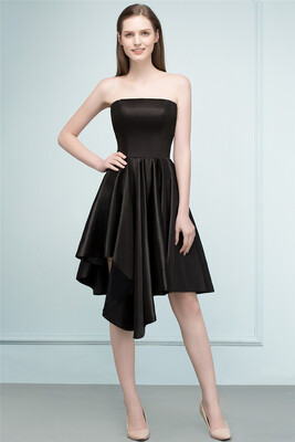 

A-Line Strapless Short Ruffles Black Homecoming Dresses