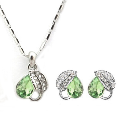 

Silvery Filled Rhinestone Leaf & Dewdrop Pendant Necklace + Earrings Gem Set