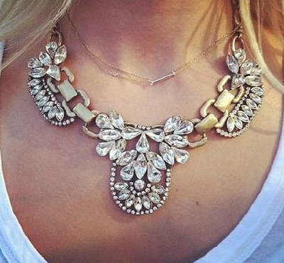 

New Fashion Europe Womans Retro Sweet Alloy Crystal Necklaces Pendants
