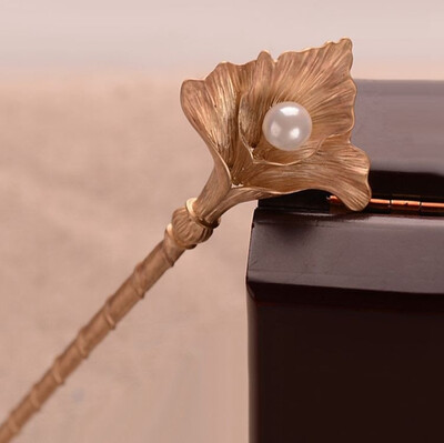 

Hairpin The gold ribbon is like ladys hair Wedding brides