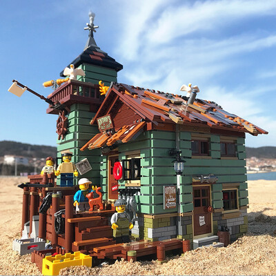 

Lepin 16050 MOC Series The Old Fishing Store Set Building Blocks Bricks LegoING 21310 birthday Gift Genuine 2109Pcs