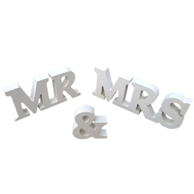 

UpperX Prochive wedding table deco letters in raw wood MR & MRS