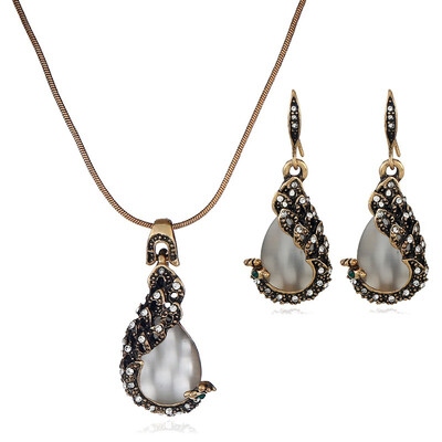 

Popular Peacock Water Droplet Shape Earrings Necklace Suit Hot Sale Jewelry for Necklace Women