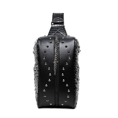 

2018 new 3D dragon chest bag mens shoulder bag Messenger rivet mens bag
