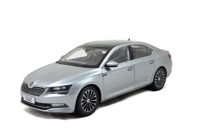 

масштаб 1:18 Skoda SuperB 2015 Diecast модель автомобиля коричневый