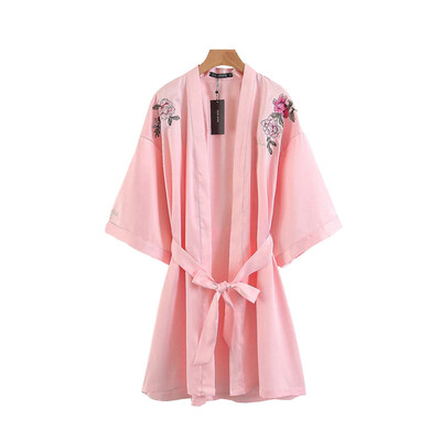 

Positioning Embroidered Belt Decorated Loose Kimono