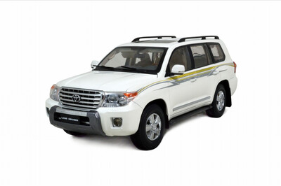 

масштаб 1:18 Toyota Land Cruiser 2012 LC200 Diecast модель автомобиля белый
