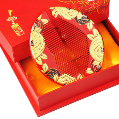 

Yu Mei people water yellow poplar wood combing arts wedding on the comb to send new people to send love red gift box hi roses