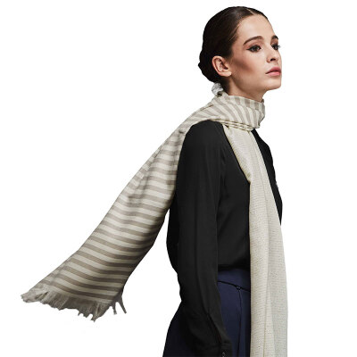 

Jingdong supermarket] Hengyuan Xiang Chunqiu thin wool scarf women's sunscreen scarf fashion wild plus silver line striped shawl scarf dual use 50M16612 light gray