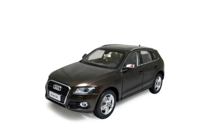 

Масштаб 1:18 Audi Q5 2014 Diecast модель автомобиля коричневый
