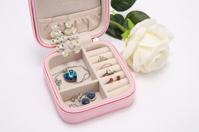 

LELADY Portable Faux Leather Jewelry Box Holder for Earrings Rings Necklaces Gifts for Women Mini Size