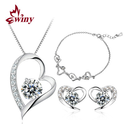 

The only (Winy) 925 silver necklace female models set clavicle chain pendant silver bracelet silver ear stud earrings diamond fashion true love life three-piece