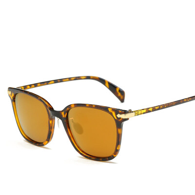 

The new polarized men and women classic box sunglasses as gift for men and women