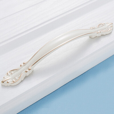 

Yuhuaze Европейский стиль Ivory Белая дверная ручка Ящик Ручка Шкаф для шкафа Дверная ручка Single Single Piece 128 Pitch