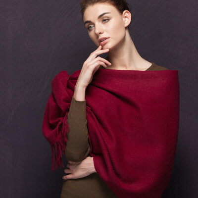 

The first day TRUE HER scarf female autumn&winter cashmere wool shawl thickening fashion oversized shawl dual-use warm scarf gift box light luxury ladies series wine red
