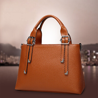

2017 new ladies fashion solid color handbag leather large capacity embossed shoulder bag trend leisure Messenger bag