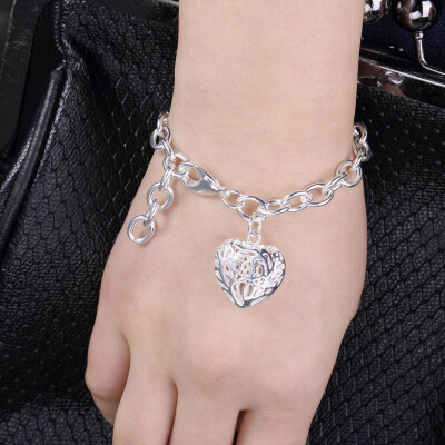 

Exquisite Hollow Heart Pendant Charm Heart Bangle Bracelet Chain